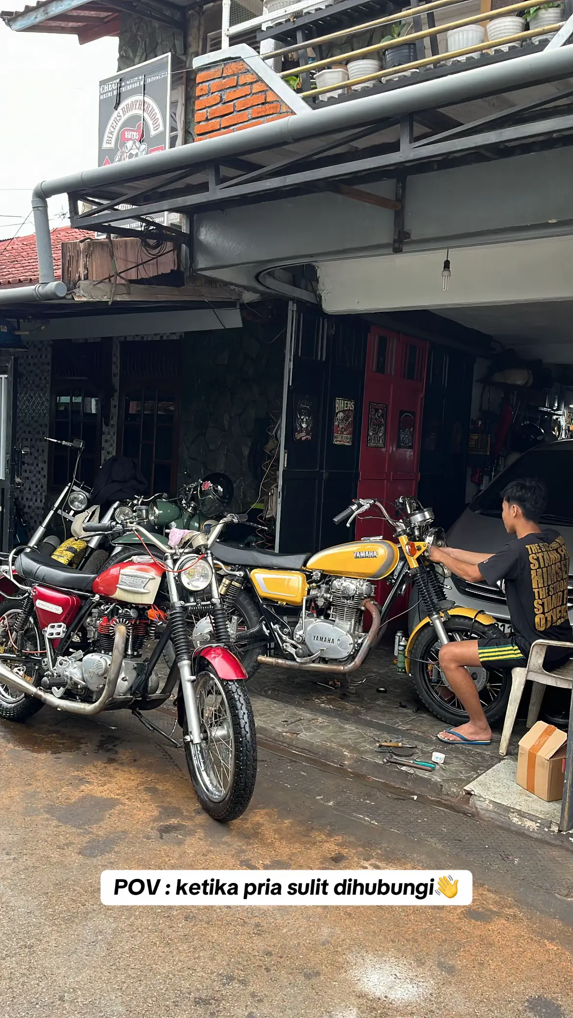 Welcome to the boys playground🙏🏻 #oldmotorcycle  #motortua  #yamahaxs650  #triumphtr6r  #fyp 