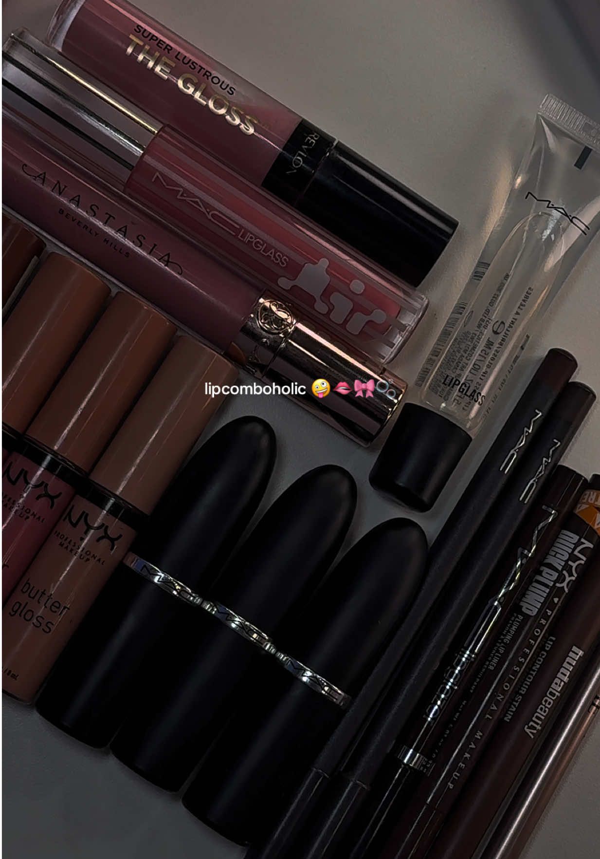 just a girl who can’t stop buying new lip combos!! 🥰🤪💋 Its part of being a girl 🎀  #lipcombo #makeup#imjustagirl#trend#tiktokshopblackfriday @maccosmetics 