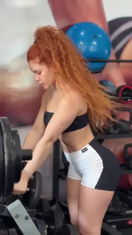 Difícil ficar plena na academia kkkkk