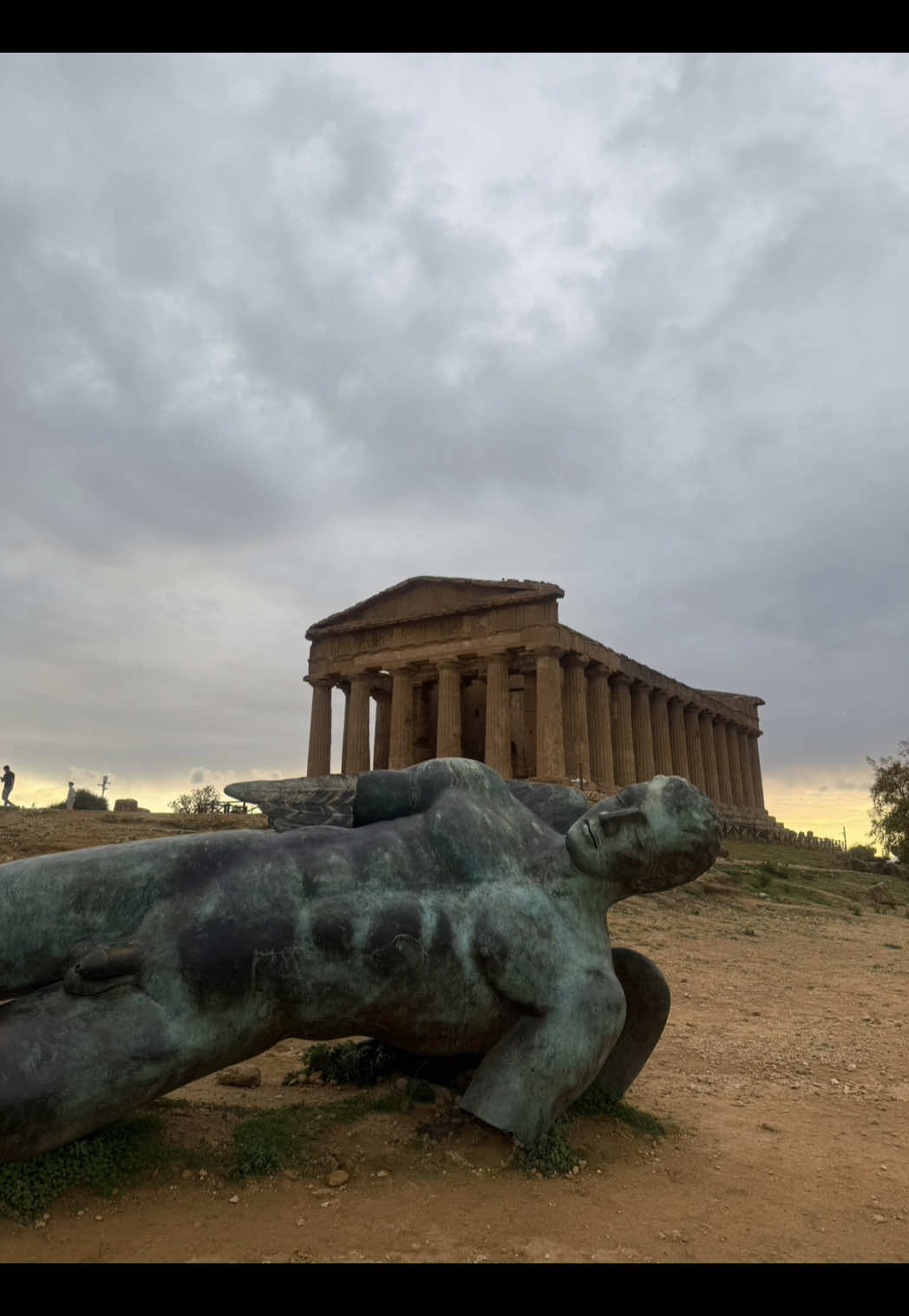 I templi della Valle dei Templi furono costruiti dagli antichi Greci, intorno al V secolo a.C., quando Agrigento era una colonia greca e si chiamava Akragas. Questi templi erano dedicati a diverse divinità, come Zeus, Giove, Hera e Concordia. Oggi sono un patrimonio dell’UNESCO e rappresentano un’importante testimonianza della civiltà greca in Sicilia.  #valledeitempli #agrigento #sicilia #sicily #templi 