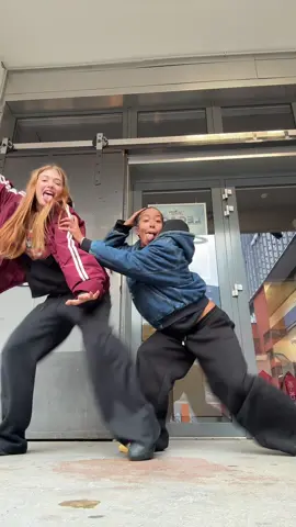 break yo legssss 🤓 @anouk-aimee  ib: @D-Pack Adults 