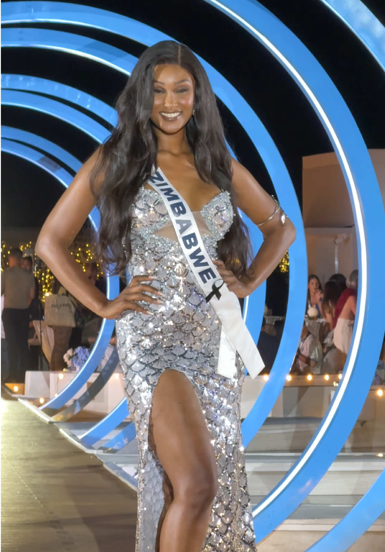 𝐌𝐨𝐨𝐧𝐥𝐢𝐠𝐡𝐭 𝐒𝐤𝐲 𝐆𝐚𝐥𝐚 𝐖𝐞𝐥𝐜𝐨𝐦𝐞 𝐃𝐢𝐧𝐧𝐞𝐫 as The 74th Miss Universe contestants light up the night. 💫 Zimbabwe #MGIxMU #MissUniv#MissUniversehMissUniverse
