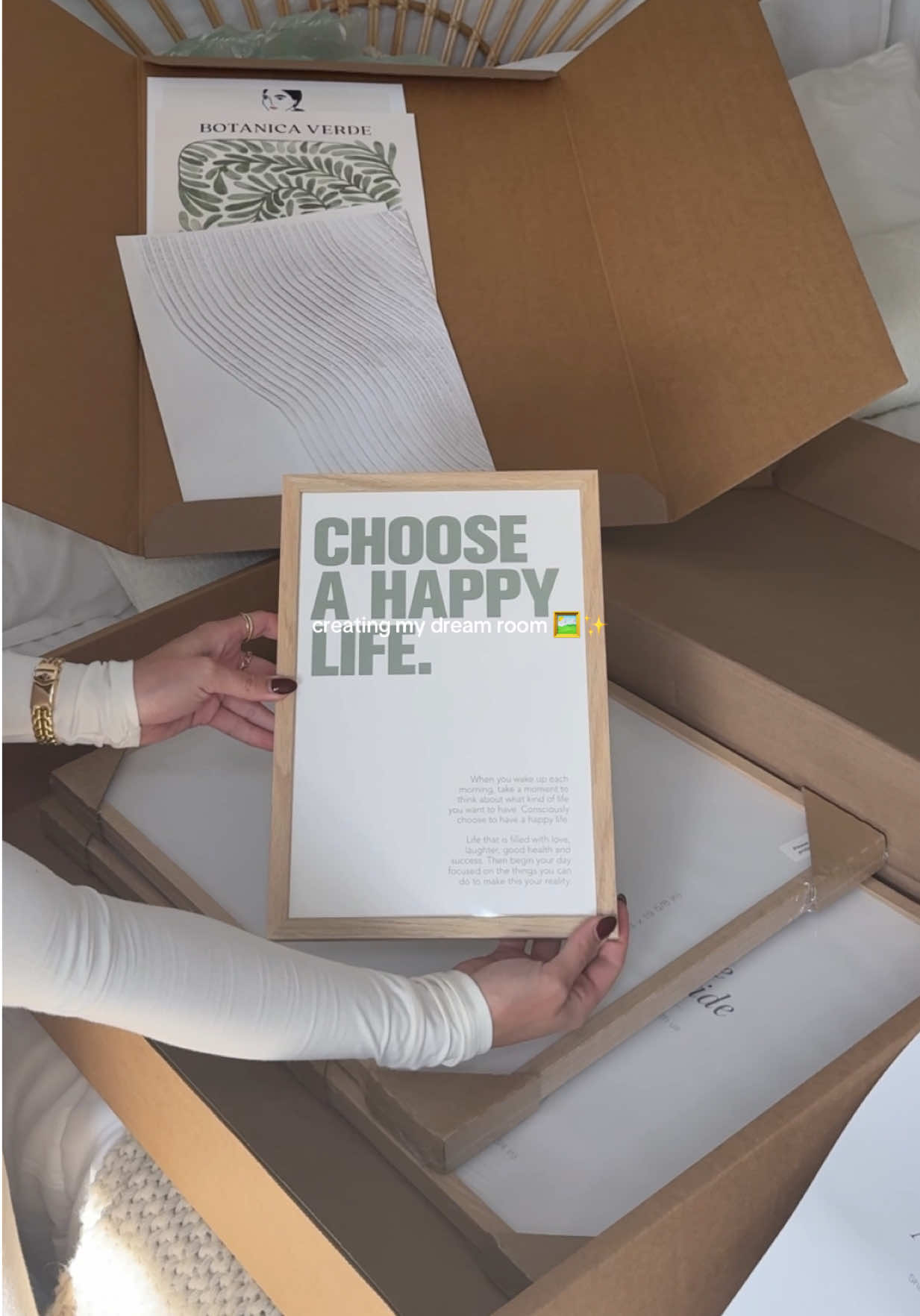 little gallery wall makes such a big difference!! @DESENIO - POSTERS ONLINE is my fav!!