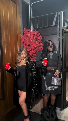 Ion like y’all hoes ✋🏿 ONLY hang w/ @Caresha! 💅🏿