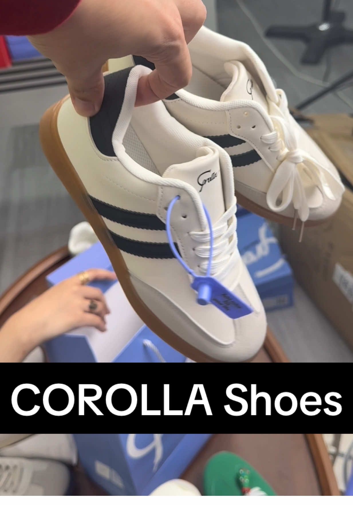 Searching for legit samba style? Check out these COROLLA Unisex White & Black Sneakers! High-quality and comfortable #workshoes or a perfect addition to your casual rotation. Available in sizes 35-44. Get this trendy pair now! #sneakers #tiktokshop #fashionfinds #casualshoes 