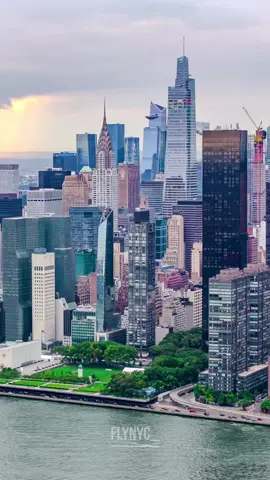 East river side NYC view. #newyorkcity #timesquarenewyork #hudsonyards #edgenyc #concretejungle    