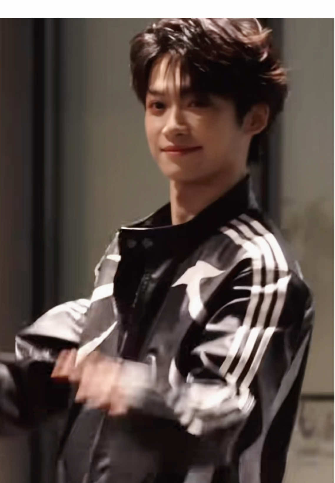 [Tử Du hạ cánh sân bay Nam Kinh rạng sáng ngày 9.11.25] Cục zàng đến nơi an toàn…còn cười tươi ơi là tươi nữaaa😭😭 #梓渝 #郑朋 #TửDu #Ziyu #Viral 