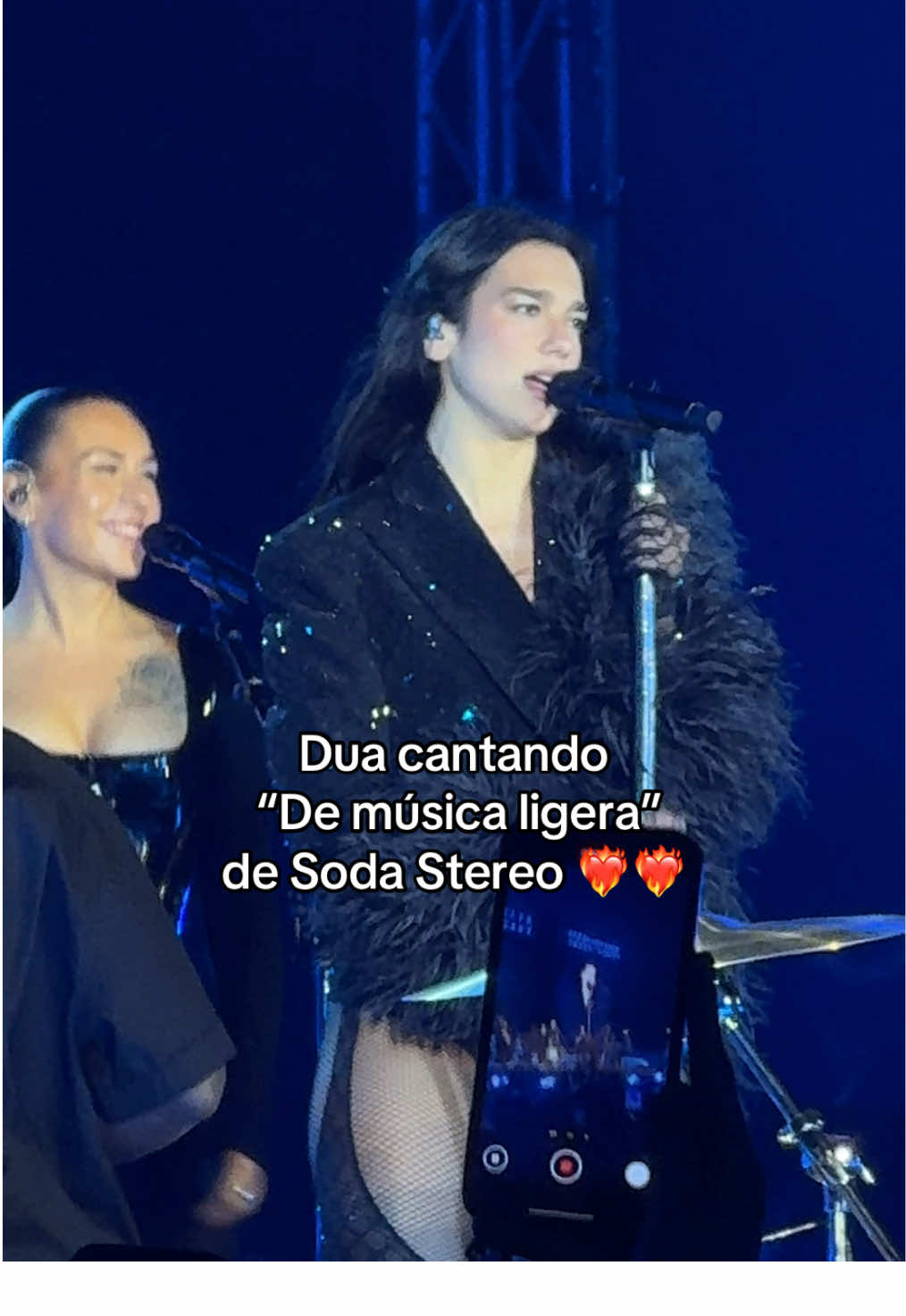 Nunca pensé ver a DUA LIPA cantando Soda Stereo 😭😭 Argentina la adoptó oficialmente 💘💘💘 @Dua Lipa #dualipa #argentina #sodastereo #radicaloptimismtour #tiktok 