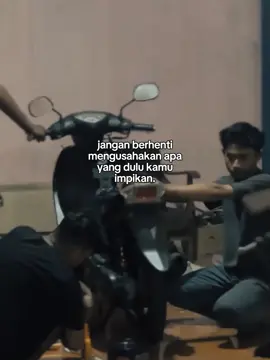 semua ada masanya, untuk sekarang jika di tanya perihal ini itu, jawabku tetap sama (belum waktunya do'ain aja).