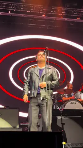 No me mires con esos ojos… @Enjambre #impacto 