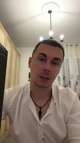 His Confession – Lattafa “His Confession” di Lattafa è molto più di un profumo: è una dichiarazione. Una scia intensa e magnetica che racconta la storia di ogni uomo che porta con sé un segreto, una passione, una verità da sussurrare al mondo. Appena spruzzato, il profumo avvolge con note speziate e legnose, rivelando una forza silenziosa ma inconfondibile. 