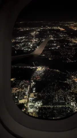 ✈️🌃 #nightflight #traveltok #travel #flights #traveling