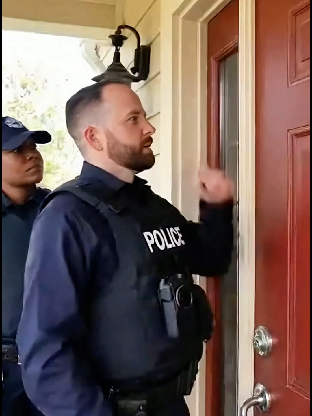 Parrot completely SCHOOLED the Officers #viral #ai #parrot #funnyparrot #viralvideos #comedy #fyp #funnytiktok #viralshorts #tiktokviral #talkingparrot #foryoupagе #trendingnow #laugh #voiceover #police