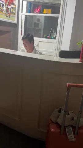 Đây nha 19 hàng cháo khách sạn royal hà nội , thiệt 2h khuya mà kéo vali đi nó muốn rớt nước mắt k tả nổi , trời thì mưa 🥺🥺🥺