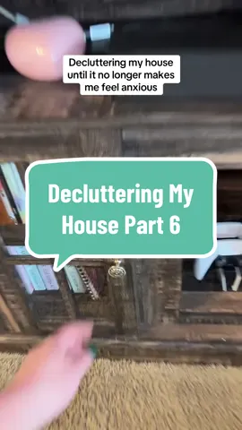 Decluttered the living room today, I got rid of a lot more than I thought I would. Looking so much better and everything is so clean, feels so good! Now to decorate for Christmas! #decluttering #declutteryourhouse #declutterwithme #declutteringchallenge #declutteryourhome 