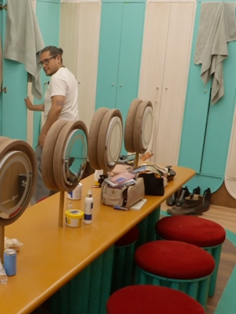 Yo queriendo hacer un cambio fit pero no en este preciso momento. 😂 Lunes a viernes 9:00 p.m. por #AztecaUNO⁣ Domingo La Gala 8:00 p.m. por Azteca UNO.⁣ ⁣ 📺 #LaGranjaVIP 🌾 Transmisión 24/7 en #DisneyPlus experiencia completa.