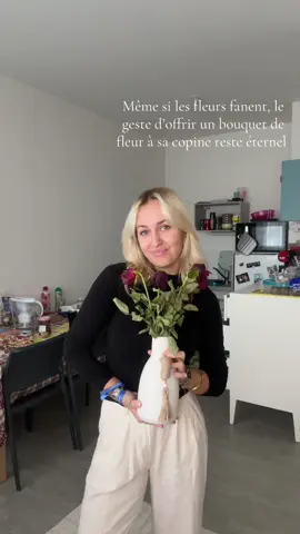 comme une sensation de papillons dans le ventre quand on a un bouquet de la part de son chéri ✨ #fypシ #bouquet #fleurs #amour #Love 