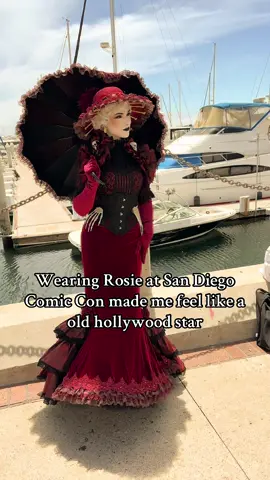 Only a few clips of what it was like at comic con! This con has a high ratio of non cosplayers so people who are in cosplay are HIGHLY adored. I did multiple interviews and many people wanted photos! Made me feel like a star 🙈 it was also windy AF lol 