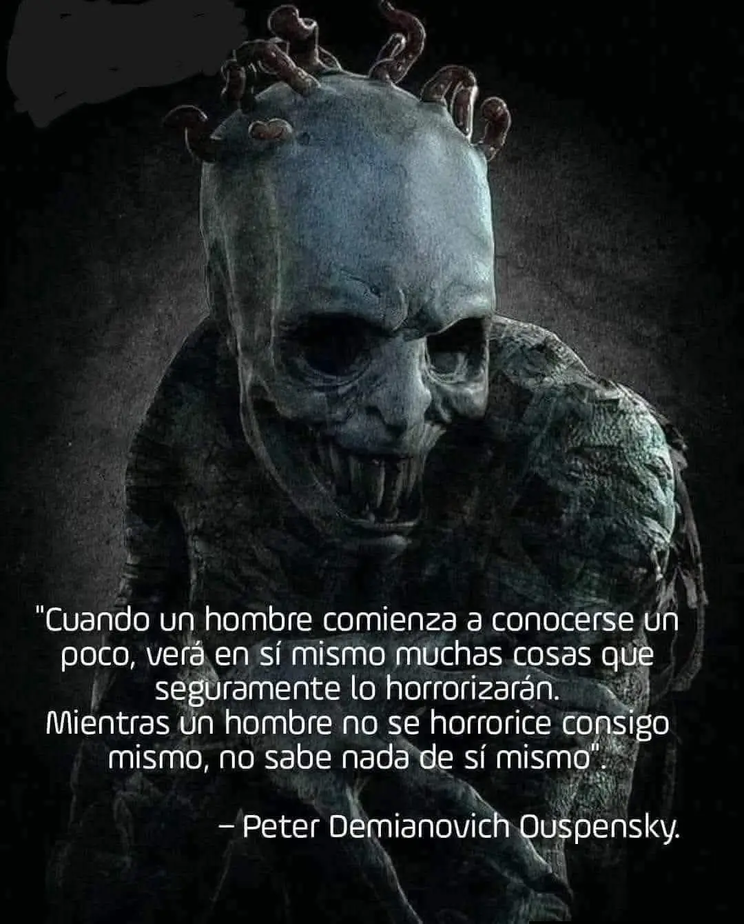 Carl Jung denominaba a este lado oscuro de nuestra personalidad el arquetipo de la sombra. El sótano en el que se esconden nuestros instintos más reprimidos, egoísmos más afilados y deseos más irrefrenables. Está claro, profundizar en uno mismo no es un proceso sencillo. Hay que traspasar muros y romper muchas corazas, pero es el camino para hallar la luz. Ahora bien, la transformación no será repentina, sino gradual. Trascender tu lado oscuro requiere su tiempo, pero solo así podrás poner fin a tu sufrimiento y hacer las paces con él. A menudo los monstruos que nos gobiernan no son más que nuestros miedos pidiéndonos ayuda… “Uno no se ilumina imaginando figuras de luz, sino haciendo consciente la oscuridad”.�‌ ✍️~Carl Jung 