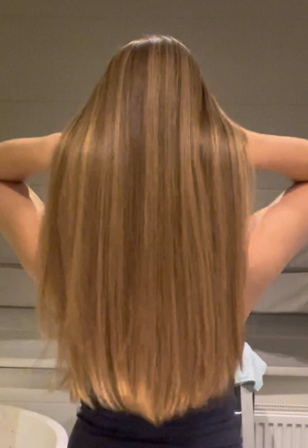 so shiny #hairroutine #shinyhair #viral #fyp #xyzabc 