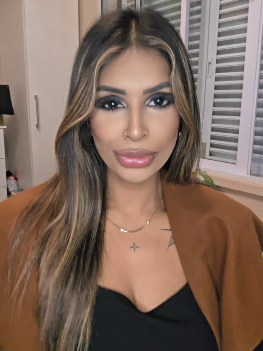 Smokey eye look suited this transition perfectly...the blend, the depth and the drama brought the whole vibe together.💃  From soft and subtle to bold and sultry, this transition gave main character energy all the way through.🖤 #SmokeyEye #MakeupTransition  #MUA #MakeupArtist #ForYouPage 