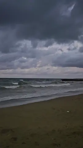 Winter vibe ☁️ ❤️✨️ . #beach #wintervibes #algeria #waves #ocean 