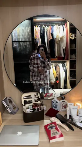 Même si elle a cassée tout mes rouge a lèvres et mes parfums 🙄 une mini moi finalement .. 😌 #girlmom #fyp #pourtoi 