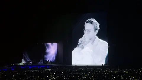 Bài hát toi iu 🫶🏻 suốt ngày chọn bài này úp story. Hôm nay, trực tiếp ảnh hát cho toi nghe 👯‍♂️ #drama #kwonjiyong #gdragon #gdworldtourübermensch #VietNam 