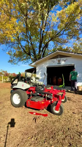 Like a nascar pit stop! 🏎️💨 #exmark #lawntok #mowtivation #lawncare #dothanalabama 