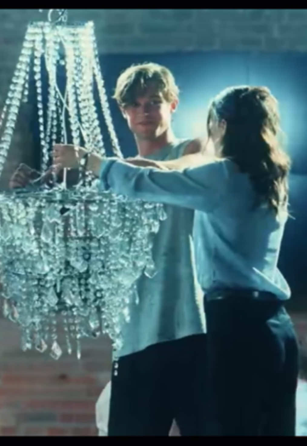 despite the cheating and without forgetting it, we cannot deny that this man always does everything he can to help her  #maxtonhall #maxtonhallseason2 #jamesbeaufort #damianhardung #rubybell 