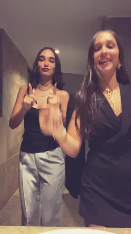 bem sincronizadas 🧏🏽‍♀️ #dancatiktok #fyp #paravoce #foryou #portugal 