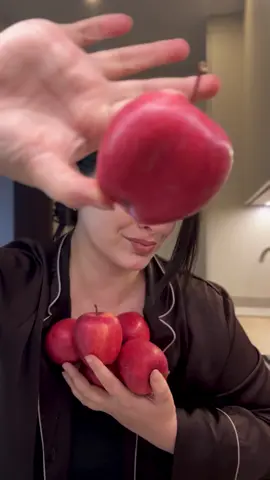 Зберігай рецепт 🫧 Яблука 350грам Желатин 35грам Ерититол за смаком  Нарізали яблука,проварили,збили блендером і в міксер до стійких піків #яблучнесуфле #суфле #рек #пастила