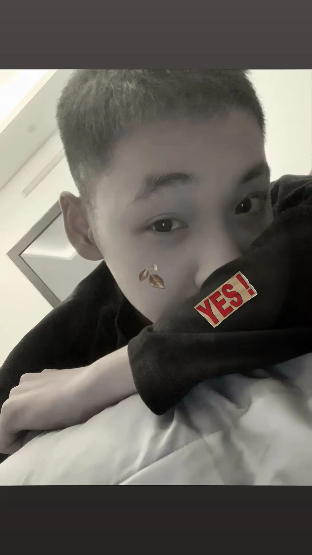 , không phải vì em hoàn hảo, mà vì bên em anh thấy mình đủ. Mỗi lần nhìn em cười, anh thấy thế giới này dịu dàng hơn một chút. Dù mai này ra sao, chỉ cần em vẫn ở đây, anh nguyện yêu em bằng cả trái tim này.#goitoilasaddat#tinhyeu #xh