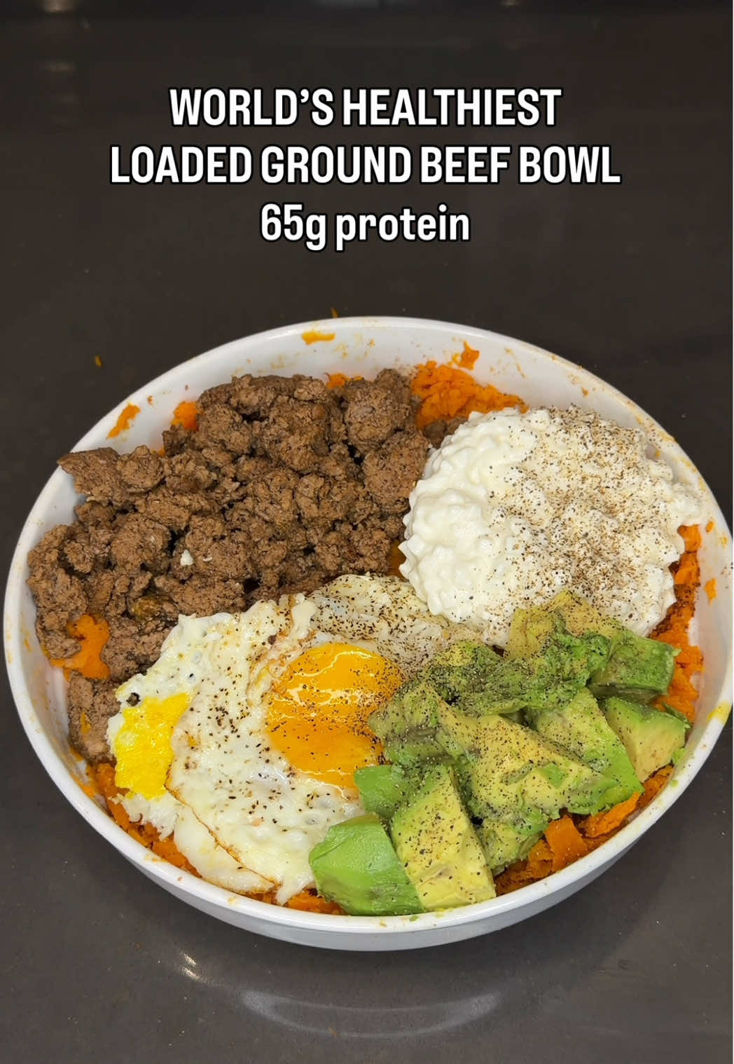 World’s healthiest loaded sweet potato ground beef bowl - packed with 65g protein & 765 cal 💪🏻🥩🥑 #highprotein #mealprep #healthyrecipes #cleaneating #gymfood 