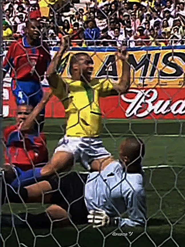 Ronaldo fenómeno 2002 ☠️🇧🇷 #fyp #parati #parati #viral #viral Parati R9 Parati edits ronaldo Nazario viral Parati @TikTok Parati viral viral Parati viral Brasil fypp apoyo fypp lentejas 