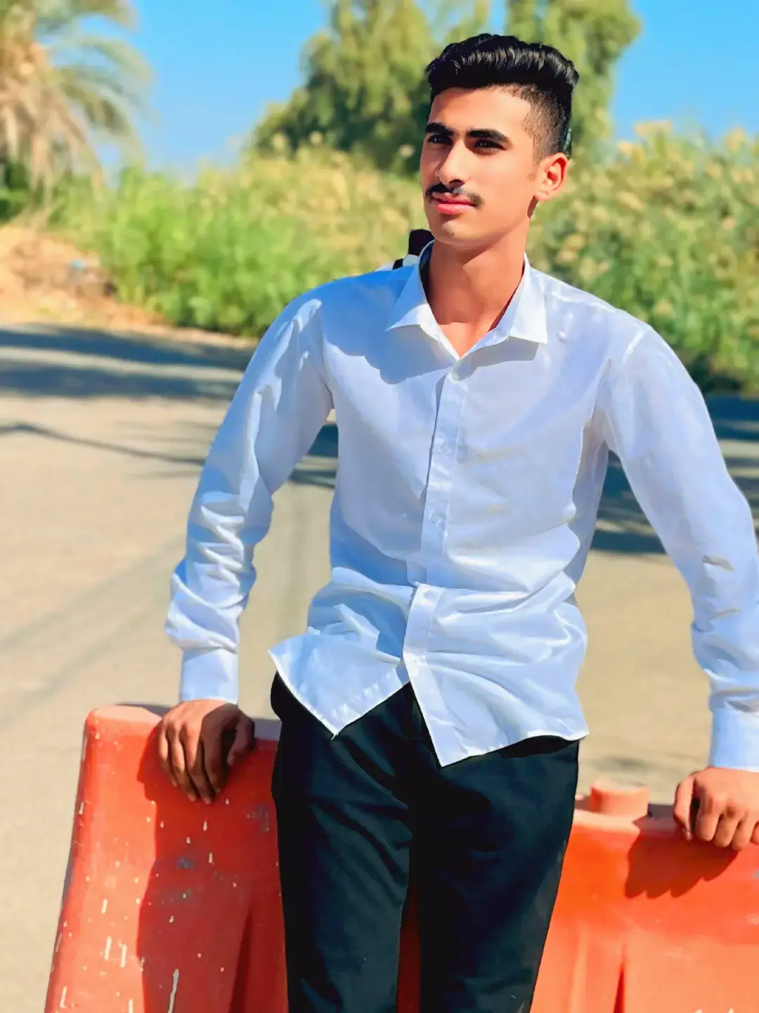 #مادام #ابويه #يشم #الهوى #الله لا يعوزني لحد