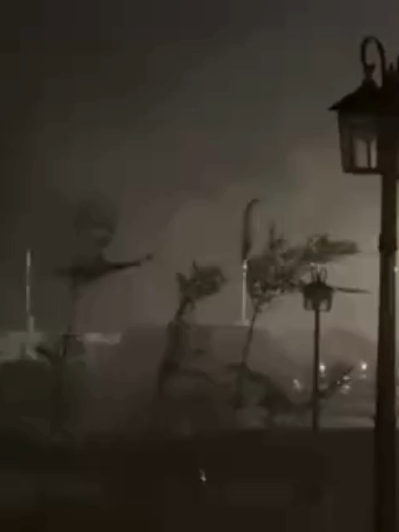 Strong winds and heavy rain from Typhoon #UwanPH were experienced in Calbayog City, Samar at 3:30 AM on Sunday, November 9, 2025. | via Nikko Sereno/GMA Regional TV Balitang Bisdak #GMAIntegratedNews