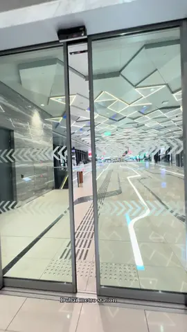 Dubai Metro station 💫✨🇦🇪 #dubai #dxb_official #burjkhalifa #dubaimall #dubaimetro 
