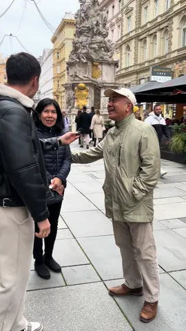 Indonesian languages 🤯🇮🇩 . I will be coming to Indonesia this month! Stay tuned! . Did you know that there are 700 languages in Indonesia?! 🇮🇩❤️