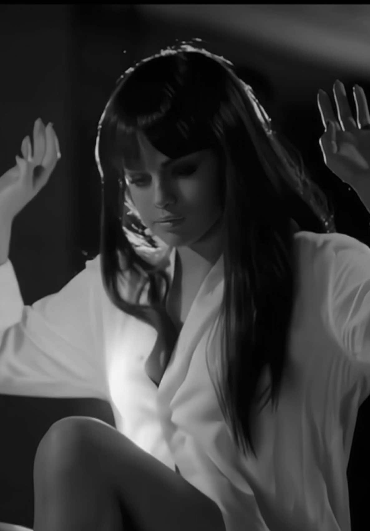 يتعبني #selenagomez 