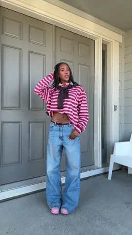 N walk on the feature #kailahrhian #OOTD #outfitinspo #fashion #fypシ 