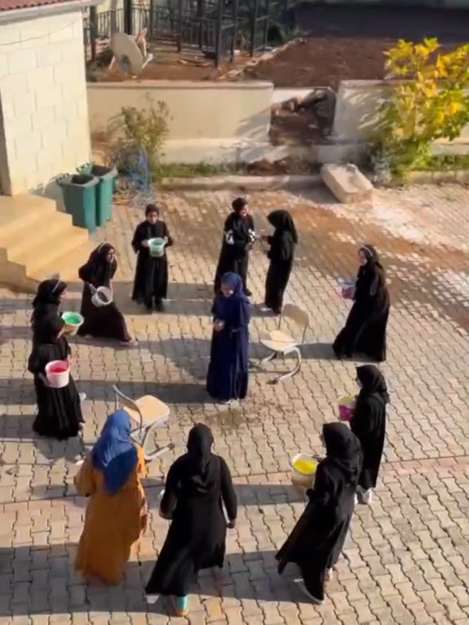 Ve herşeyin sonu varmış arkadaşlar bu yolda ne kadar yorulsamda, uykusuz kalsamda, bırakmak istesemde, gözyaşları döksem de ,hafızlığın bitmiceğini sansamda  elhamdülillah. Allah bitirmeyi nasip etti .Allah inşallah hayırlısıyla herkese bitirmeyi nasip etsin. Sabretmeyi unutmayın. #keşfetteyizzz #hafızlık #beniöneçıkart #sabır #kesfetteyiz 