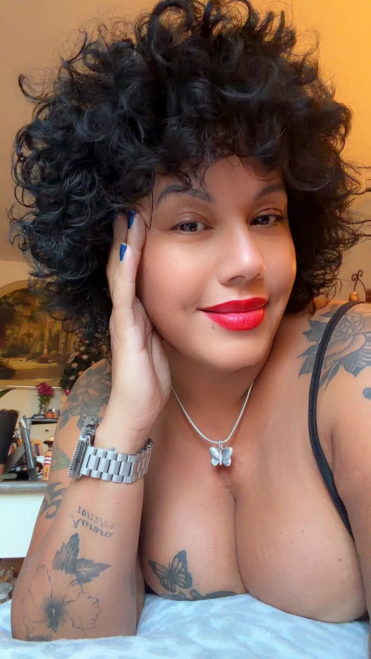 Relaxing watching movies at home🥰