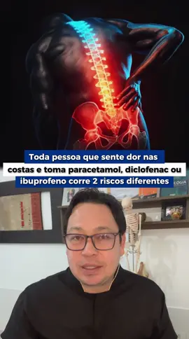 Tomar anti-inflamatórios pode não melhorar a dor na coluna lombar porque a dor nem sempre é causada por inflamação, e a causa da dor pode ser mecânica, como má postura, sobrecarga muscular ou problemas mais complexos como hérnia de disco. Além disso, estudos recentes sugerem que a inflamação pode ser um processo necessário para a recuperação, e suprimi-la com anti-inflamatórios pode, em alguns casos, piorar a dor e torná-la crônica. Outros fatores incluem resistência ao medicamento ou a necessidade de um tratamento mais amplo que trate a causa raiz, e não apenas o sintoma.  O que fazer? * Consulte um médico: Se a dor persistir, é fundamental procurar um médico ou fisioterapeuta para um diagnóstico correto e a indicação do tratamento mais adequado. * Evite a automedicação: Não tome anti-inflamatórios sem prescrição médica, especialmente em caso de dor intensa ou prolongada. * Considere outras opções: O tratamento pode envolver fisioterapia, exercícios específicos, e outras abordagens que tratem a origem da dor, não apenas o sintoma. #herniadedisco #dorlombar #lombalgia #fisioterapia #osteopatia 