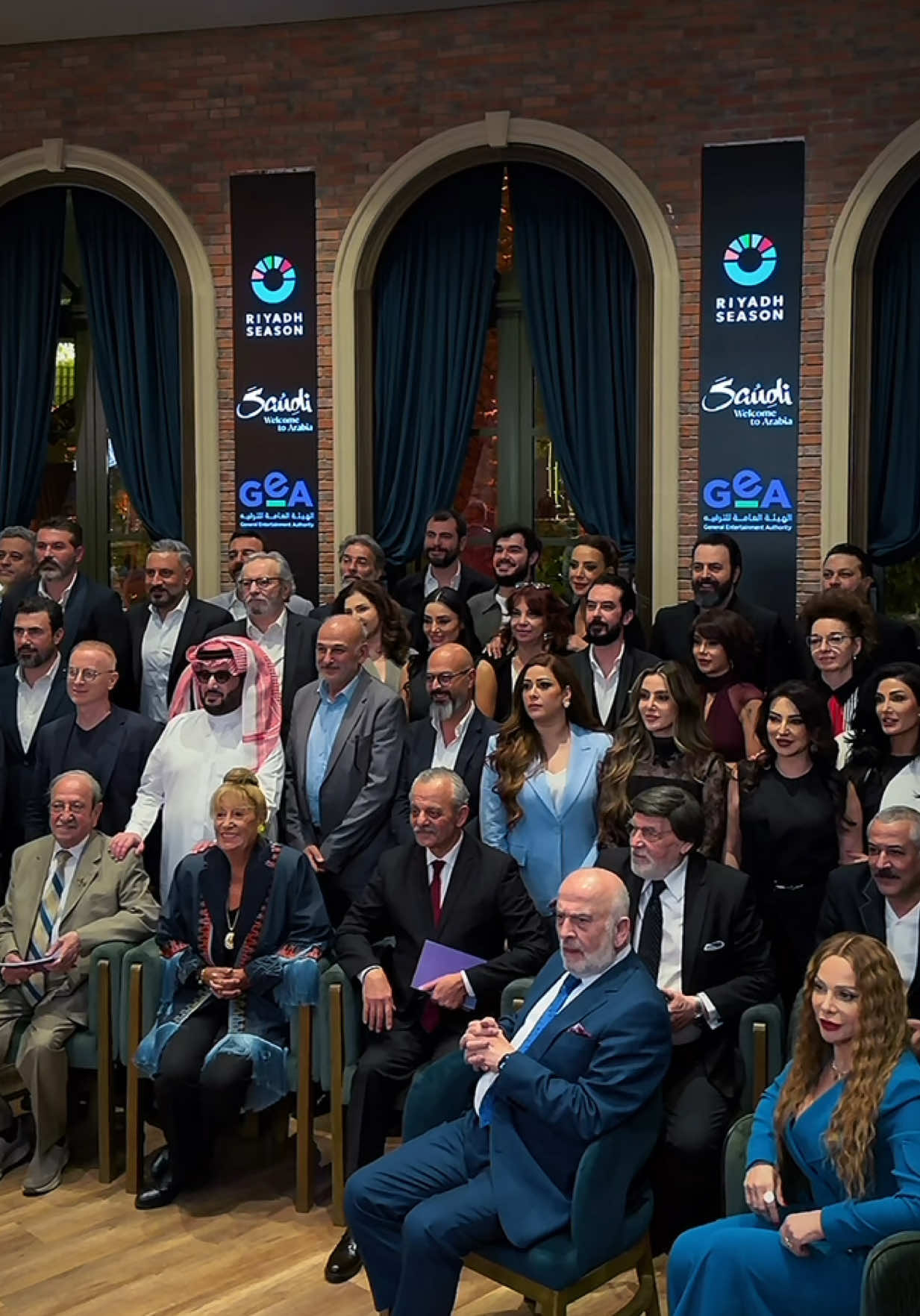 ‏مع اساطير الفن السوري الغالين … اجتمعت معهم في لقاء لمدة ٣ ساعات وسينتج عنه مفاجآت … بعضهم لم يقابل الآخر منذ ١٥ سنه … سوريا في قلوبنا 🇸🇦❤️🇸🇾 #موسم_الرياض #RiyadhSeason #riyadh 