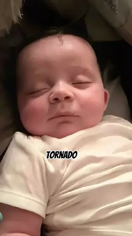 Trata-se da impressionante história de um bebê de apenas quatro meses que sobreviveu após ser sugado por um tornado no Tennessee, nos Estados Unidos em 2023 #noticiastiktok #emaltatiktok #furacao #tornado #parana 