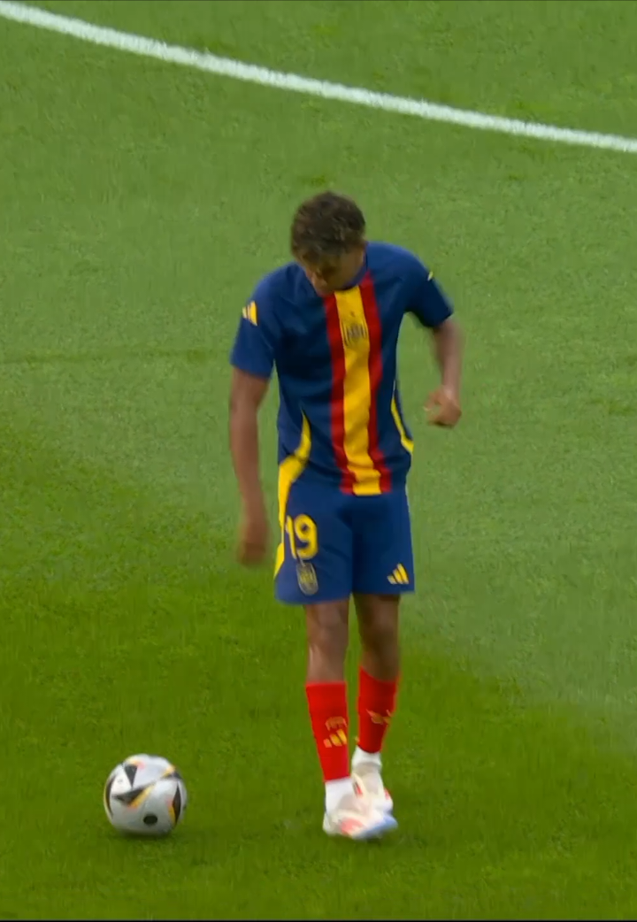 Lamine Yamal vs England 🤩🪄 #yamal #football #spain #england #blowthisup 