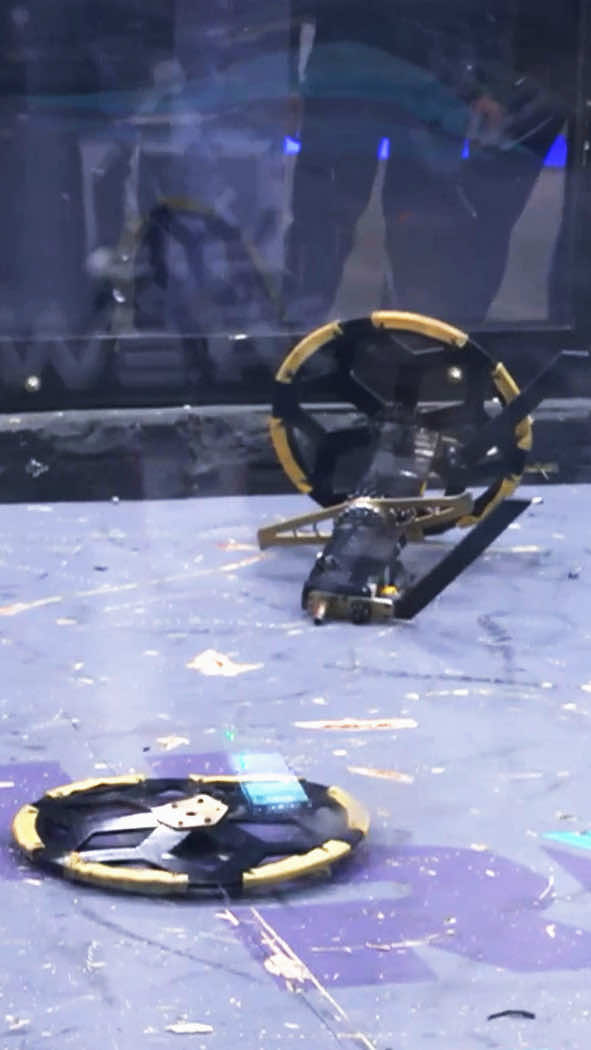 “Well that was gross” Pramheda dismantles Grandeur in signature aggressive style. Our round 7 event in November was a tough day to be a big wheel robot #robot 