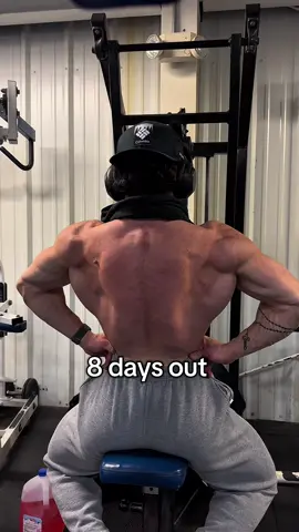 Gotta shave my back, make it look leaner #natural #fyp #back #biceps #prep 