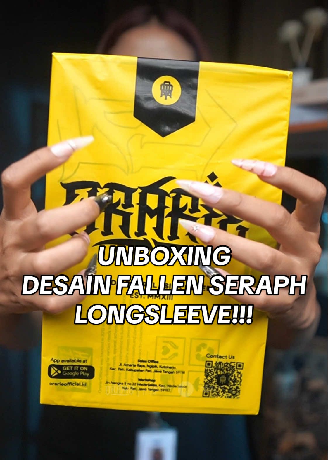 Unboxing desain fallen seraph longsleeve!! Kira kira isinya ada apa aja ya?? #orarieofficial #orariemerch #promoguncang1111 #fallenseraph #longsleeve 